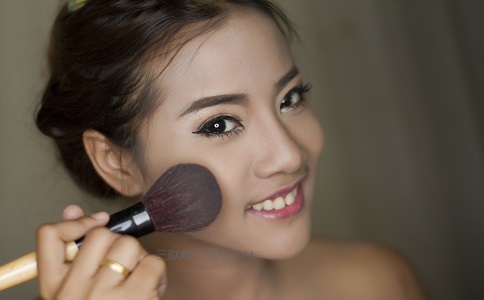 3个防脱妆晕妆的绝招