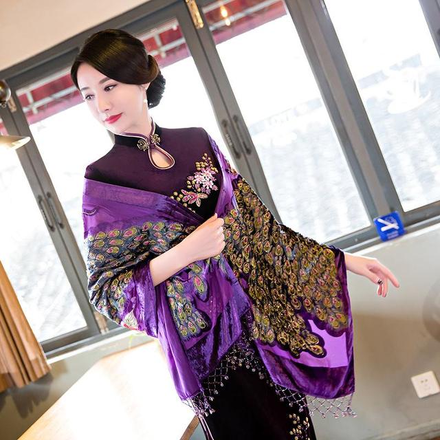 想要成为这个冬天最优雅的女人,不妨学学旗袍与披肩的搭配吧!