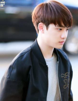 个大写字母和两个标点符号),1993年1月12日出生于韩国日山,韩国男歌手