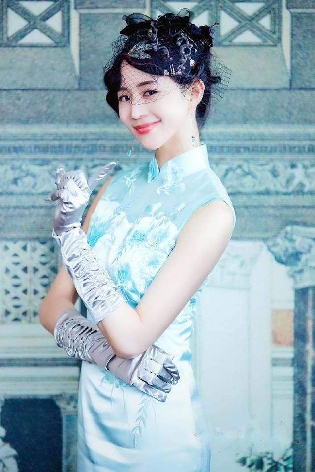 和彭于晏一起健身的张钧甯,穿上旗袍诠释什么叫满腹诗书气自华!