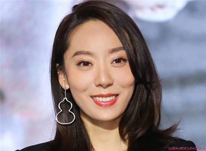 鄂博为什么叫鄂靖文 改名原因大揭秘星女郎不好当呀