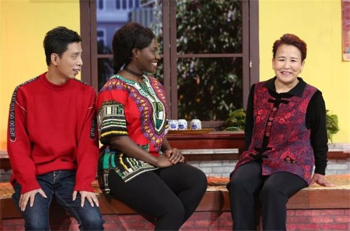 贾旭明有老婆吗 贾旭明资料被揭携非洲女友回家探亲咋回事