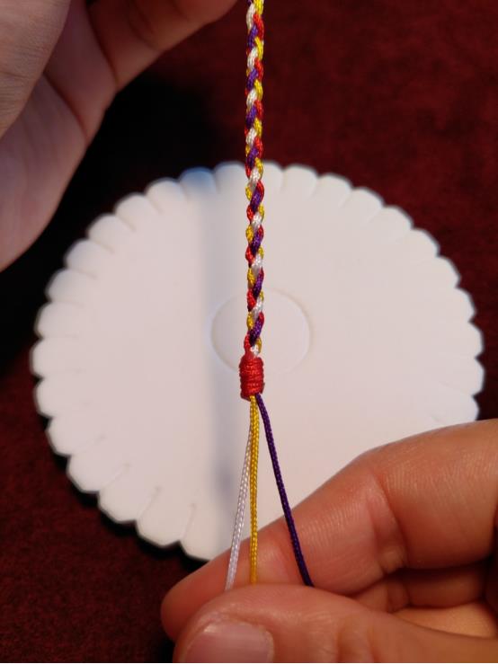 最简单的幸运手绳手编红绳的编织方法,四股绳手链的手工编织方法