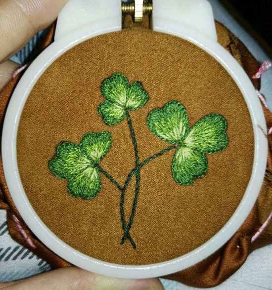 清新简单三叶草刺绣教程