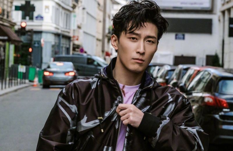 窦骁豪门女婿身份实锤,何超莲晒男友健身照片,二人疑似同居