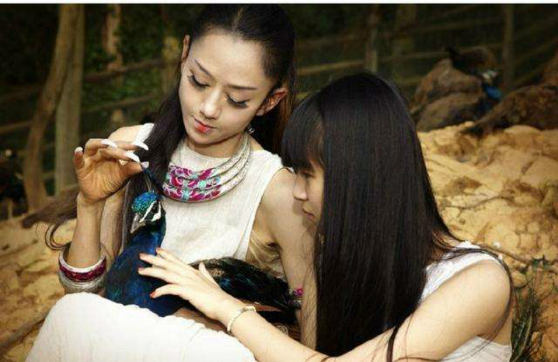 演员综艺节目动真格,小彩旗拍戏亲出拉丝吻,观众接受无能