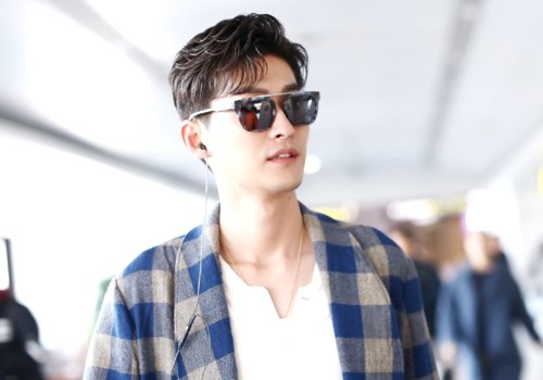 2020年男生最流行的偏分短发look 适合30岁以下职场男生梳的短发