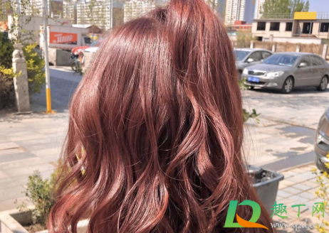 红棕色头发容易掉色吗