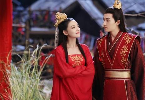 这部由同名漫画改编的电视剧,体内封印着"狼性人格"的双魂公主玲珑和